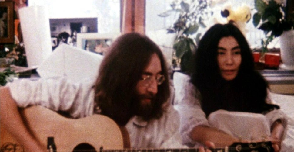 Yoko Ono, femeia pe care John Lennon a adorat-o. „Zâmbeşte în oglindă. Fă asta în fiecare dimineaţă”