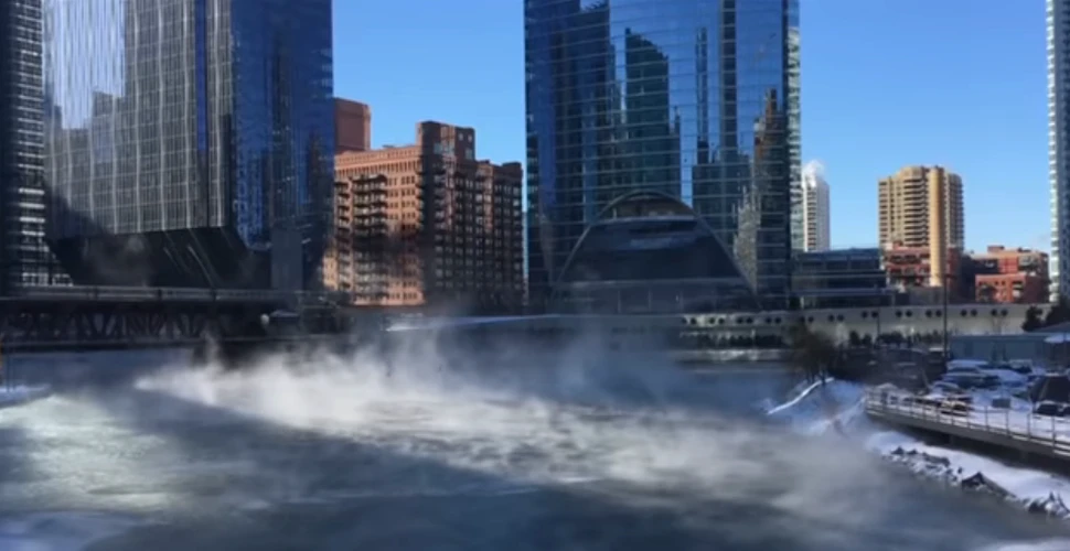 Vortexul polar a făcut ca râul Chicago să ”fumege” din cauza temperaturilor mult sub 0 grade