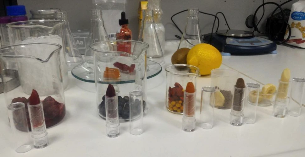 Ruj molecular din fructe, care hidratează buzele, dar se poate şi mânca – inventat la Cluj
