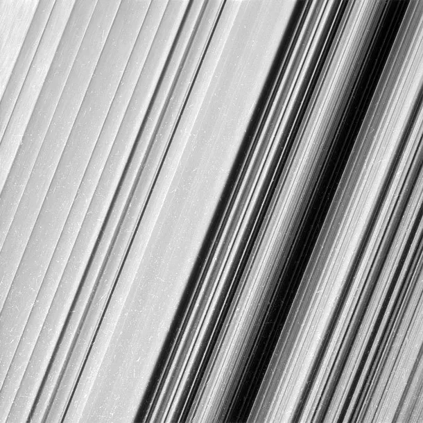 Imagini incredibile cu inelele lui Saturn, realizate de sonda Cassini