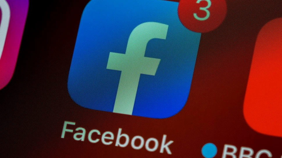Cât timp petrec românii pe Facebook – studiu