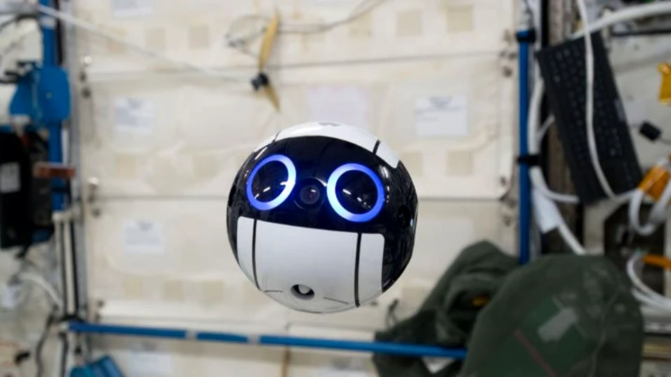 VIDEO. Staţia Spaţială Internaţională are acum un robot extrem de adorabil, care în acelaşi timp se poate dovedi foarte util