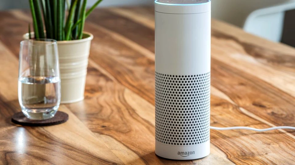 Angajaţii români şi indieni ai Amazon ascultă comenzile date asistentului virtual Alexa