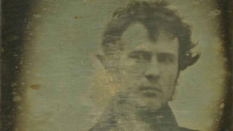 Primul „selfie” din istorie a fost realizat în 1839, iar primul „selfie spaţial” în 1966 (GALERIE FOTO)