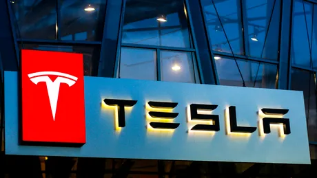 Tesla a tăiat prețurile la mașinile sale după ce livrările globale s-au prăbușit