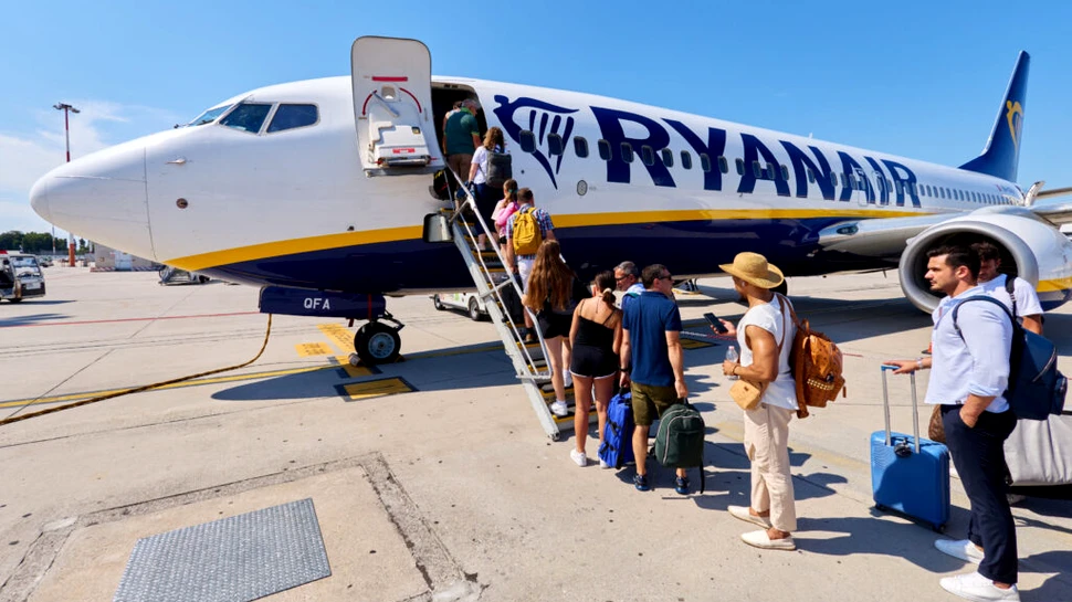 Un avion Ryanair, invadat de tânțari înainte să decoleze. Cum s-a întâmplat?