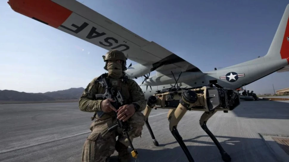 Forțele Aeriene ale SUA folosesc câinii roboți pentru a-și apăra bazele militare