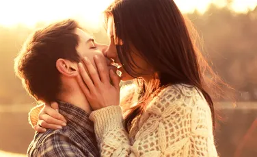De ce închidem ochii când ne sărutăm?