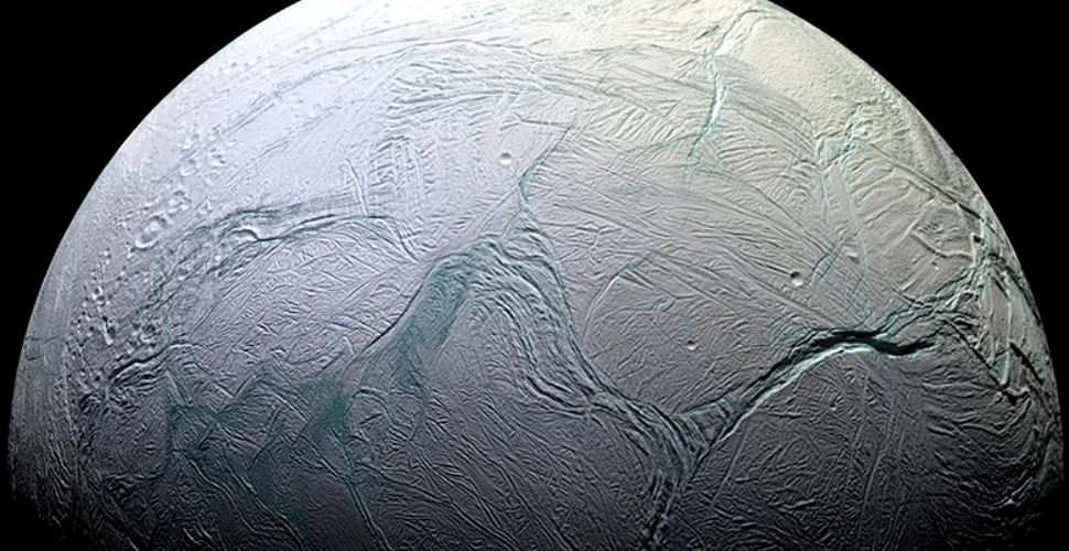 Viaţă pe Enceladus?! Savanţii au găsit dovezi ale existenţei moleculelor organice complexe pe satelitul lui Saturn