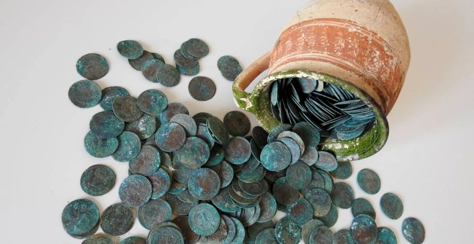 500 de monede vechi de trei secole, descoperite sub podeaua unei biserici din Slovacia