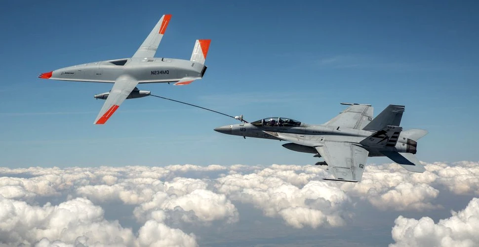 Marina SUA tocmai a folosit o dronă care a realimentat din zbor un avion de luptă Super Hornet