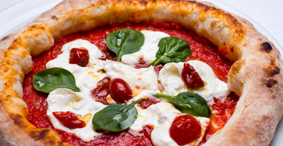 Proprietarul unui restaurant oferă pizza gratis tuturor locuitorilor dintr-un oraș