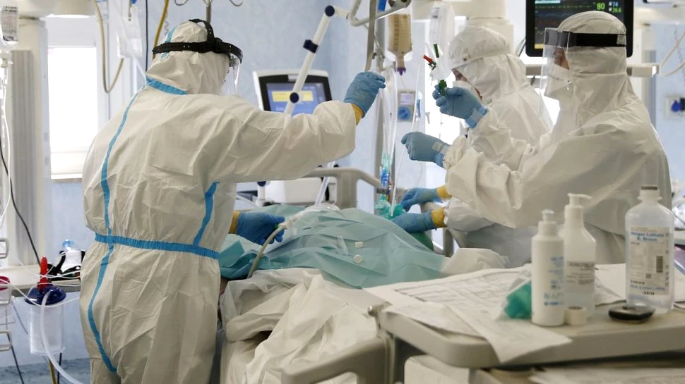 O femeie bolnavă de COVID-19, intubată de o lună, a născut un copil