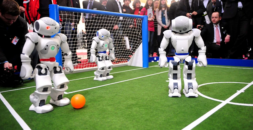 Roboţii joaca fotbal la cel mai mare targ european de hi-tech