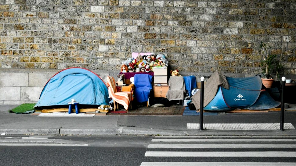 Oamenii fără adăpost din Paris, mutați în alte orașe înainte de Jocurile Olimpice