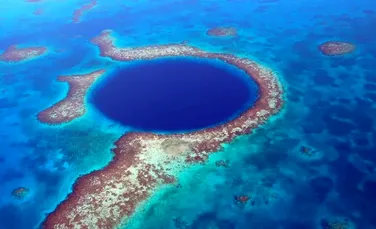 Descoperire alarmantă exploratorilor pe fundul Marii Găuri Albastre din Belize