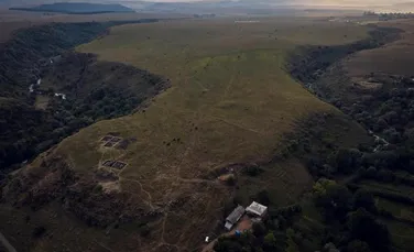 O fortăreață montană uriașă, de 3.000 de ani vechime, îi uimește pe arheologi