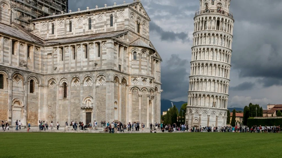 Turnul înclinat din Pisa s-a redeschis, iar turiştii pot cumpăra bilete valabile un an