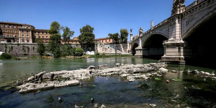 Seceta severă din Italia a dezvăluit „Podul lui Nero”, o comoară arheologică