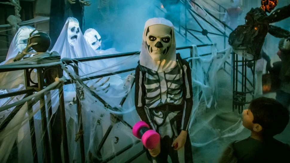 De la spirite păgâne la Wonder Woman: O istorie scurtă a costumelor de Halloween