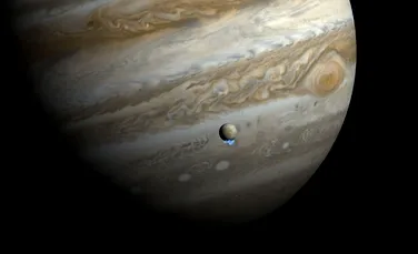 Europa, satelitul îngheţat al lui Jupiter, aruncă în spaţiu trombe de apă mai mari decât Everestul (VIDEO)