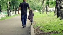 De ce tot mai mulți copii se îndepărtează de părinți