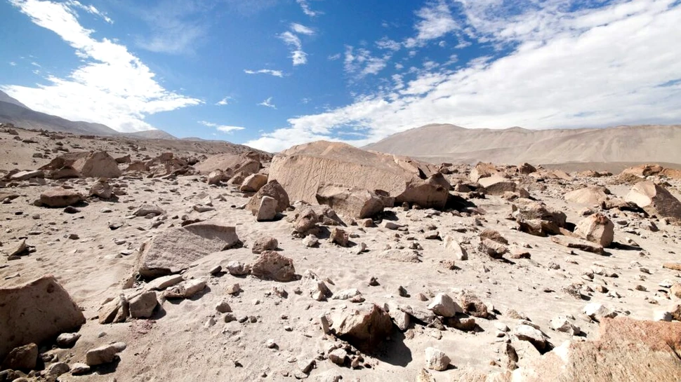 Pietre vechi de 2.000 de ani ar putea avea muzică gravată pe ele