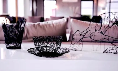 Cum crezi că sunt făcute aceste obiecte? Pur şi simplu sunt desenate în aer! (VIDEO)