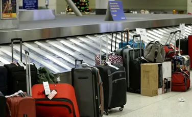 O femeie a murit după ce a încercat să-și recupereze bagajele dintr-o zonă restricționată din aeroport
