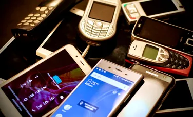 Aproape jumătate dintre români păstrează în casă telefoanele vechi, în loc să le recicleze