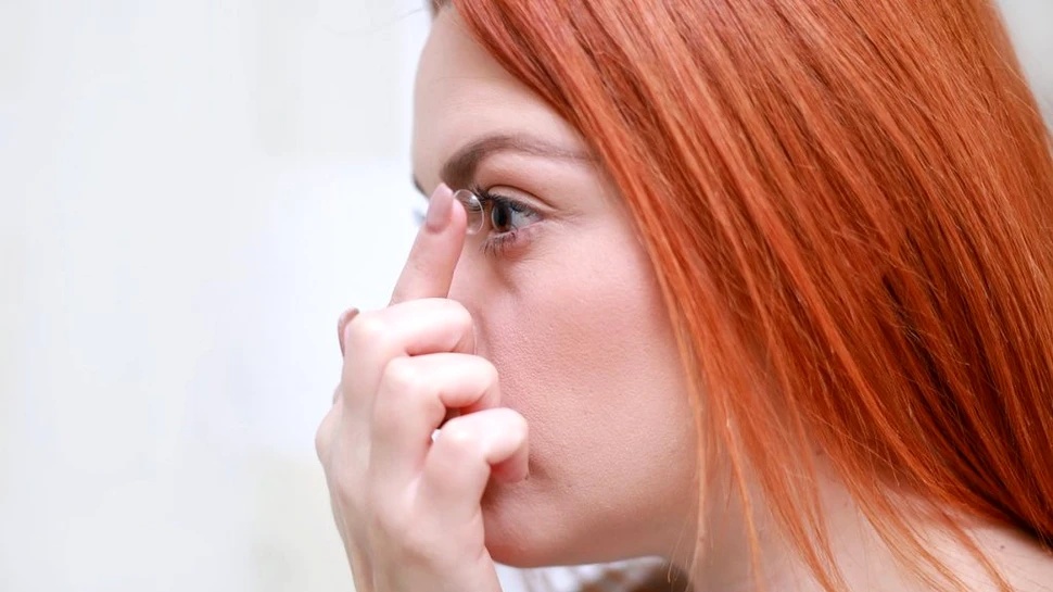 Cercetătorii au creat lentilele de contact inteligente care ar putea trata miopia