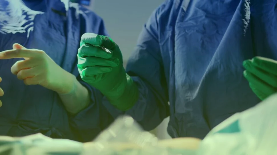 Primul transplant facial din lume, realizat într-o țară europeană