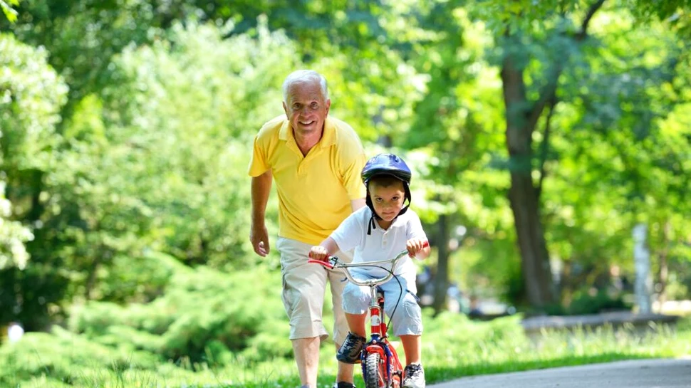 Legătura ciudată dintre vârsta noastră biologică și cât de educați au fost bunicii noștri