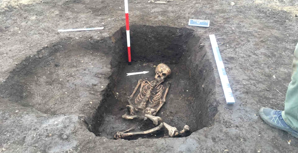 Descoperire unică pe un câmp din România. Ce au găsit arheologii într-un mormânt vechi de 5000 de ani