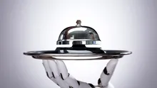 Un robot chelner a avut „o cădere nervoasă” într-un restaurant și a început să spargă farfurii