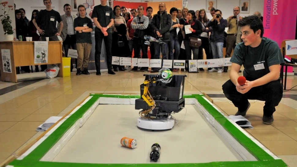 Inteligenţa artificială cucereşte Clujul: concurs între roboţi care fac cartofi prăjiţi, prepară cocktail-uri sau vopsesc unghiile