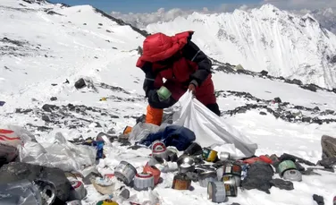 Everest a devenit o groapă de gunoi din cauza căţărătorilor