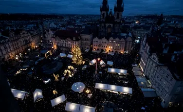 Târgul de Crăciun de la Praga s-a redeschis cu mai puține luminițe