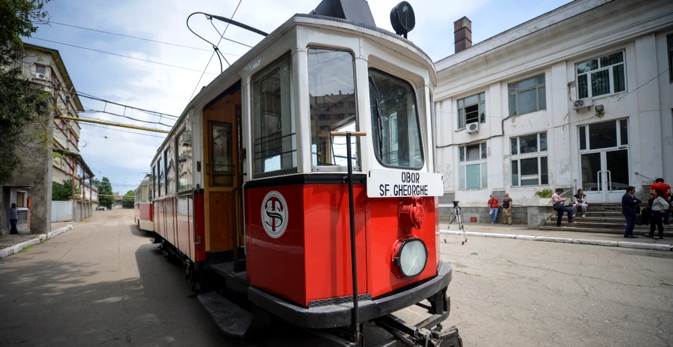 Paradă a tramvaielor de epocă în Bucureşti, cu ocazia sărbătoririi zilei Sfântului Dimitrie cel Nou, ocrotitorul Capitalei