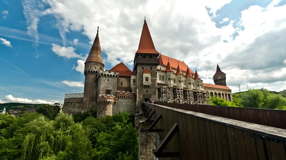 Castelul Corvinilor va fi restaurat. Valoarea investiţiei se va ridica la 22 de milioane de lei
