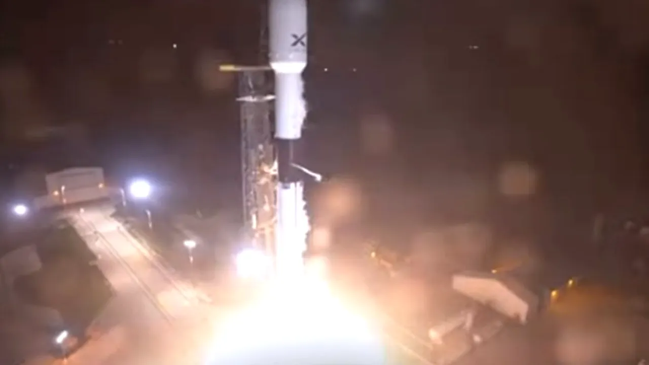 1-lansare-racheta-falcon-cu-sateliti-starlink-spacex-descopera 