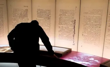 Unele fragmente din Manuscrisele de la Marea Moartă, expuse la Muzeul Bibliei din Washington, sunt falsuri