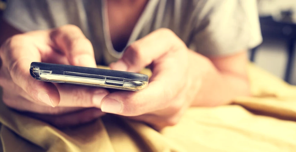 Electronicele folosite în pat cresc riscul de insomnie cu 59%