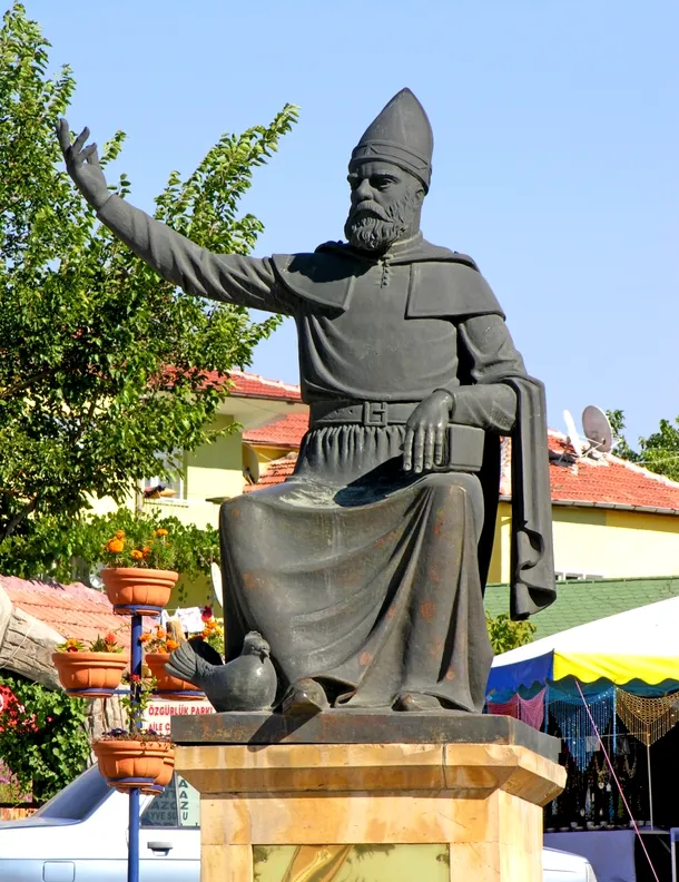 Statuia lui Haji Bektaş Veli din Turcia
