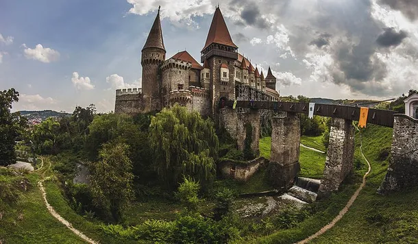 Castelul Huniazilor, una dintre cele mai mari fortăreţe din Europa