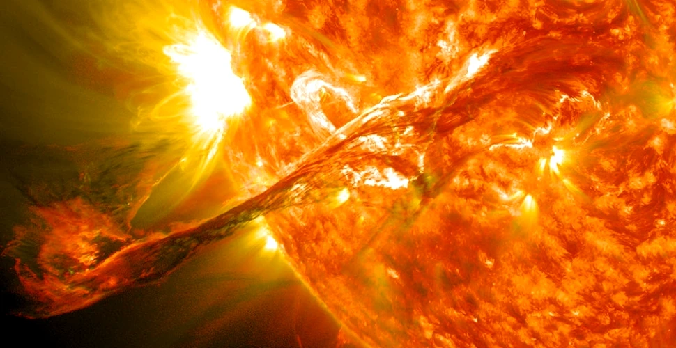 În câteva luni, câmpul magnetic al Soarelui se va inversa. Iată care vor fi efectele (VIDEO)