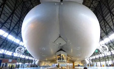 Cea mai mare aeronavă din lume stârnește amuzament. Din unghiul potrivit, seamănă cu un „posterior” gigantic