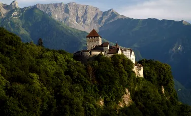 De câte minute ai nevoie pentru a traversa pe două roţi Liechtenstein. Zece curiozităţi despre una dintre cele mai mici ţări europene – VIDEO
