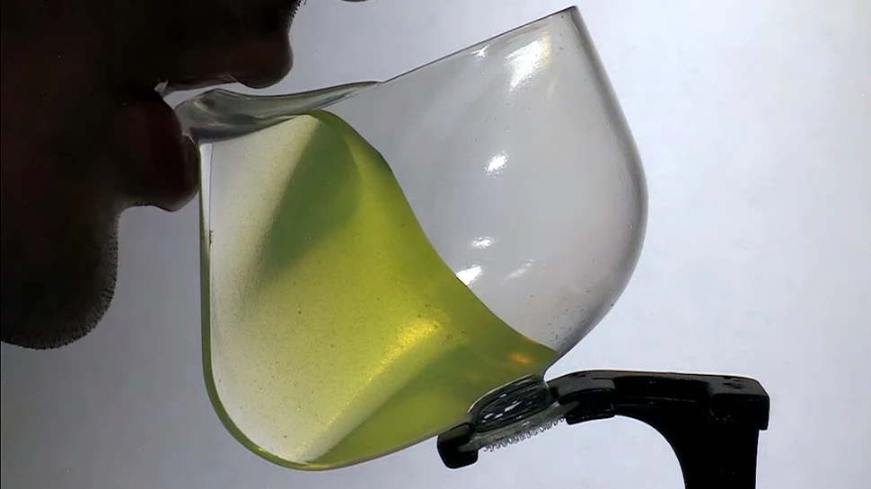 A fost inventată ”Cupa spaţială” din care astronauţii pot bea cafea în lipsa gravitaţiei. VIDEO