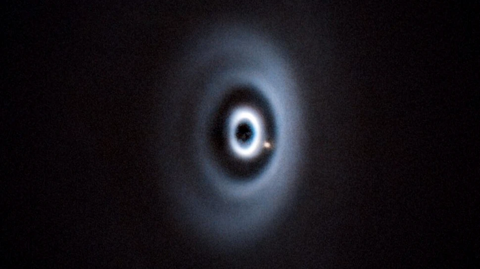 Astronomii au descoperit, în premieră, că „planetele nou-născute” sapă inele cosmice
